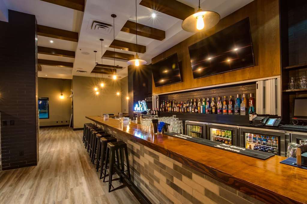 Peavine Inn & Suites High Prairie Restaurant photo