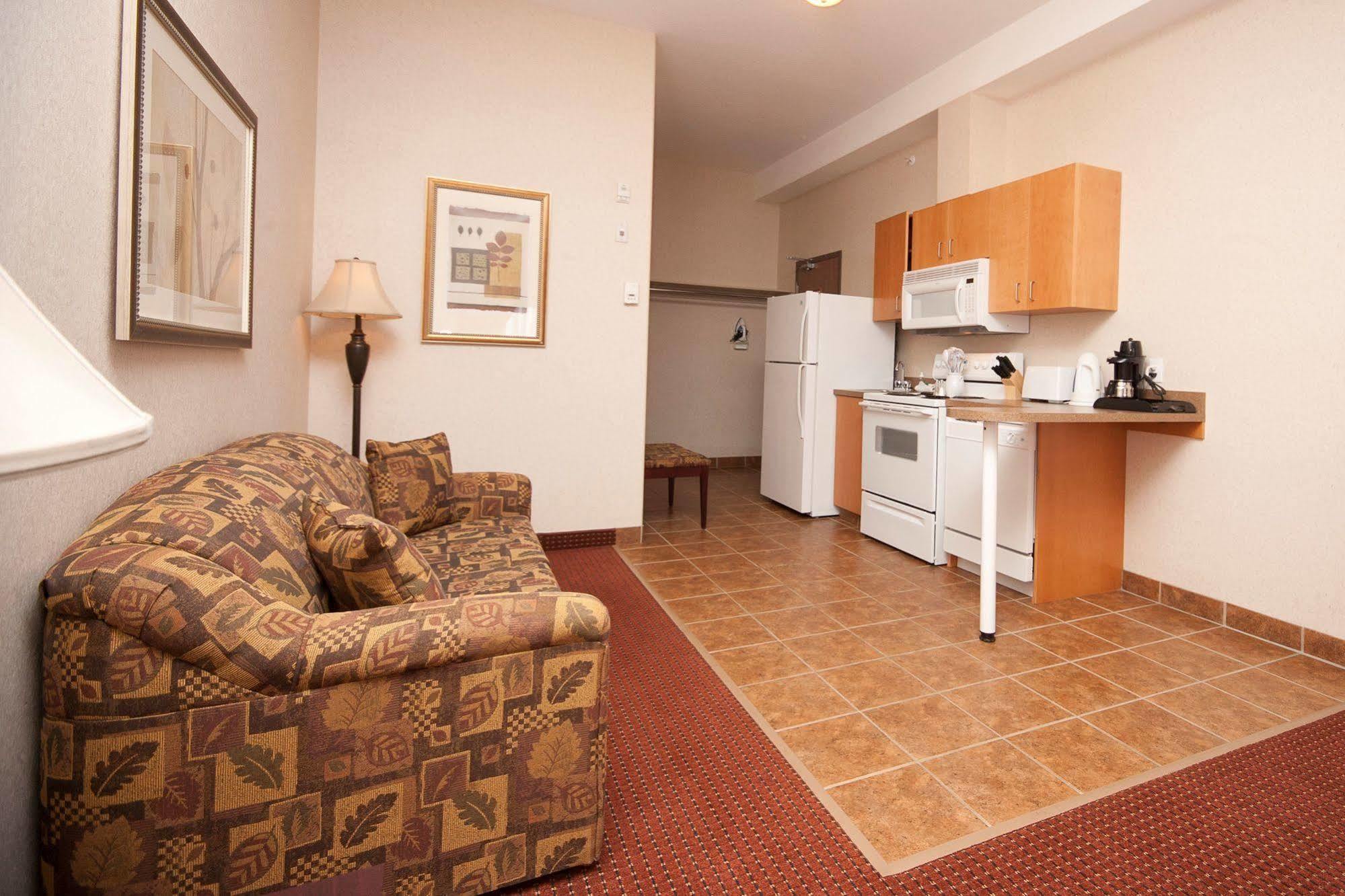 Peavine Inn & Suites High Prairie Exterior photo